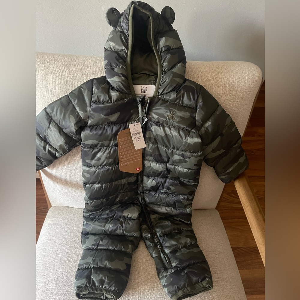 BabyGap Snowsuit new with tags